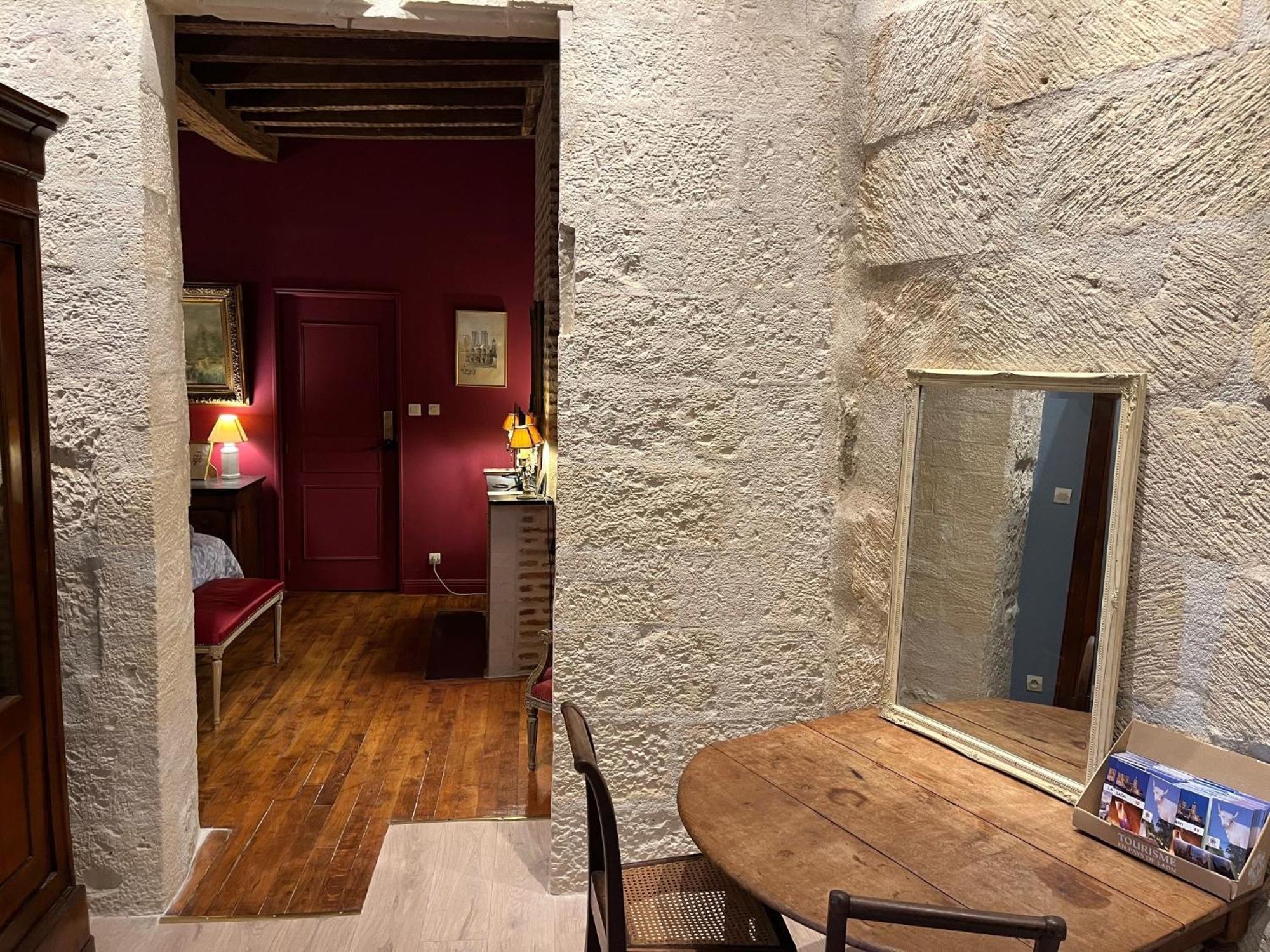 Appartamento Le Refuge Des Cordeliers Laon Camera foto